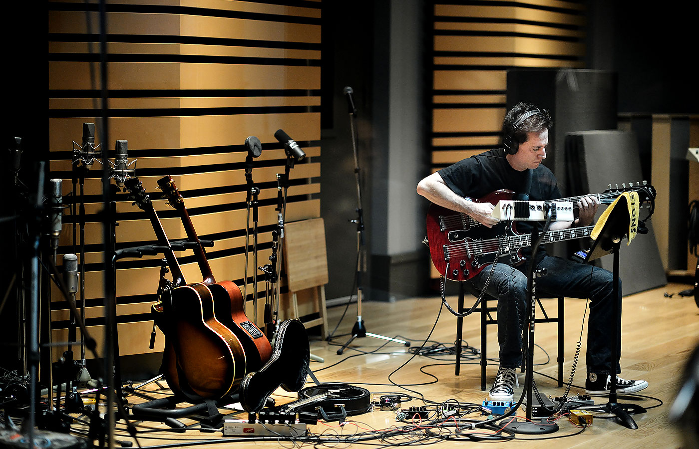 Гитара в студии звукозаписи